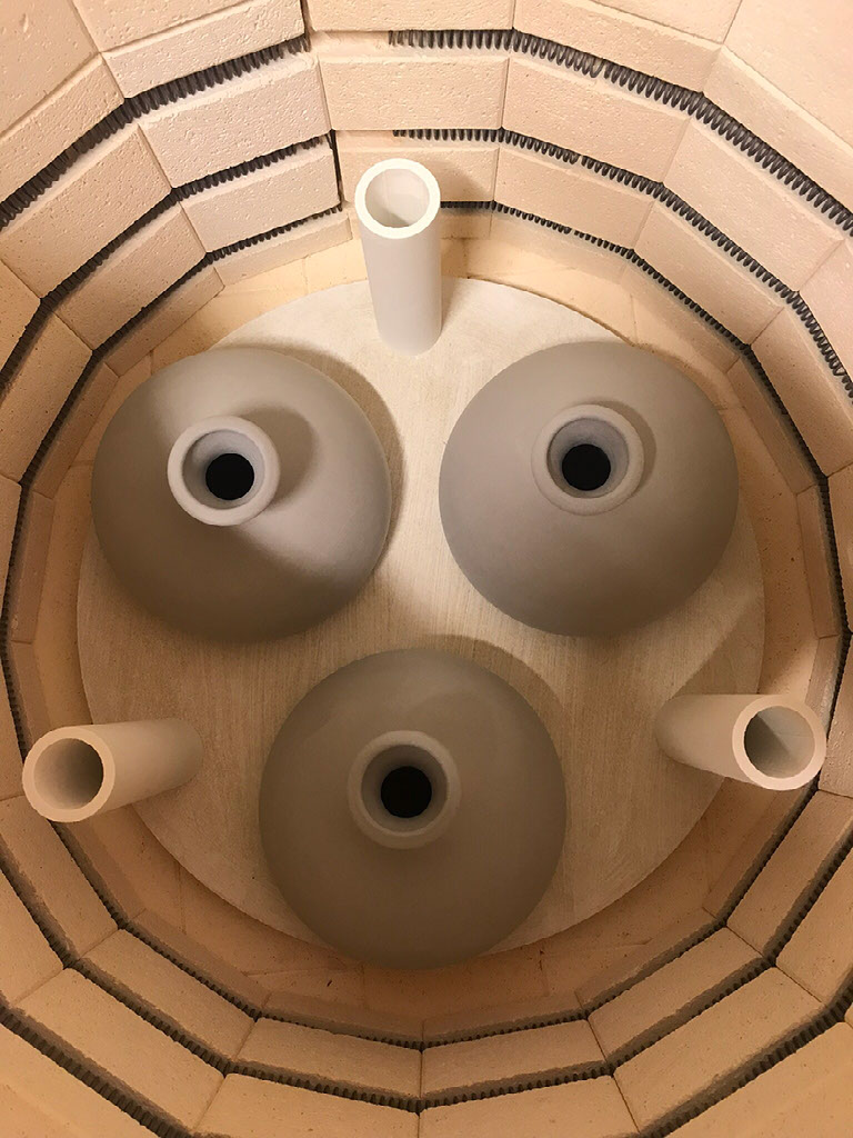 Vases arranged in the kiln, top view