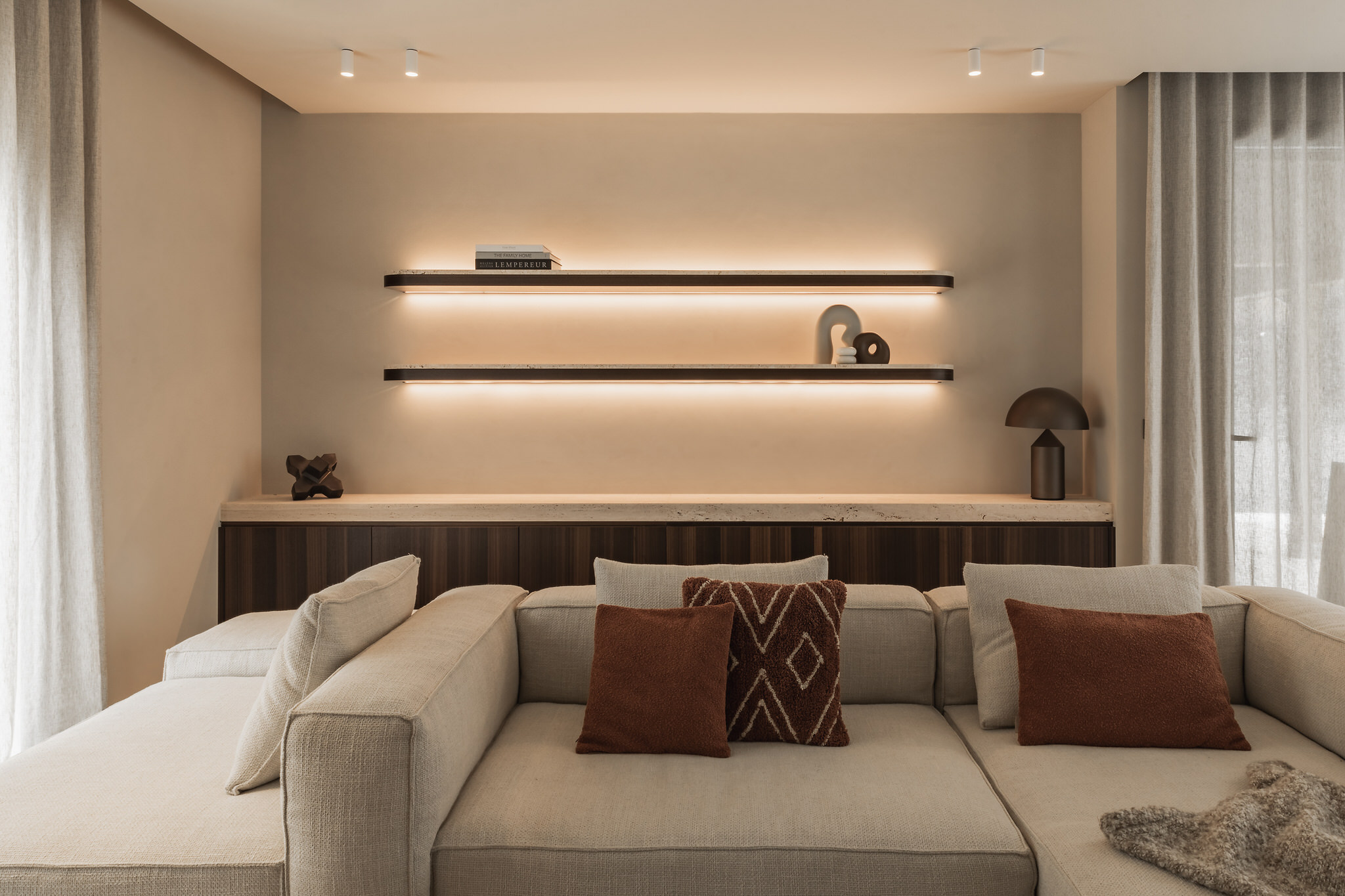 Lit shelves with sculptural ceramics, Calleeuw DMS