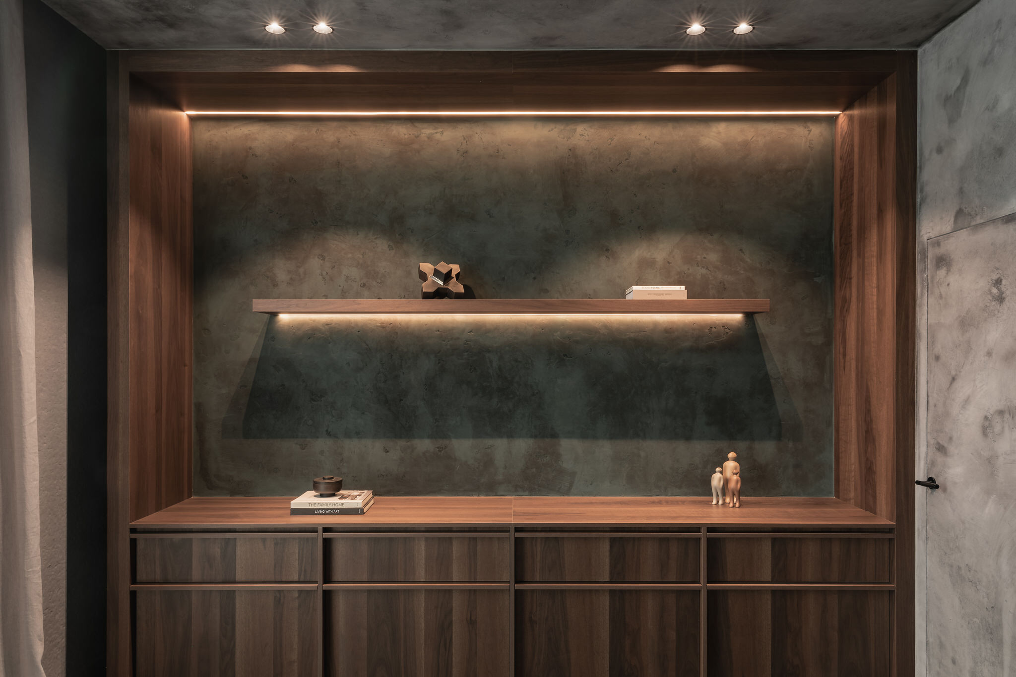 Walnut niche with small ceramic