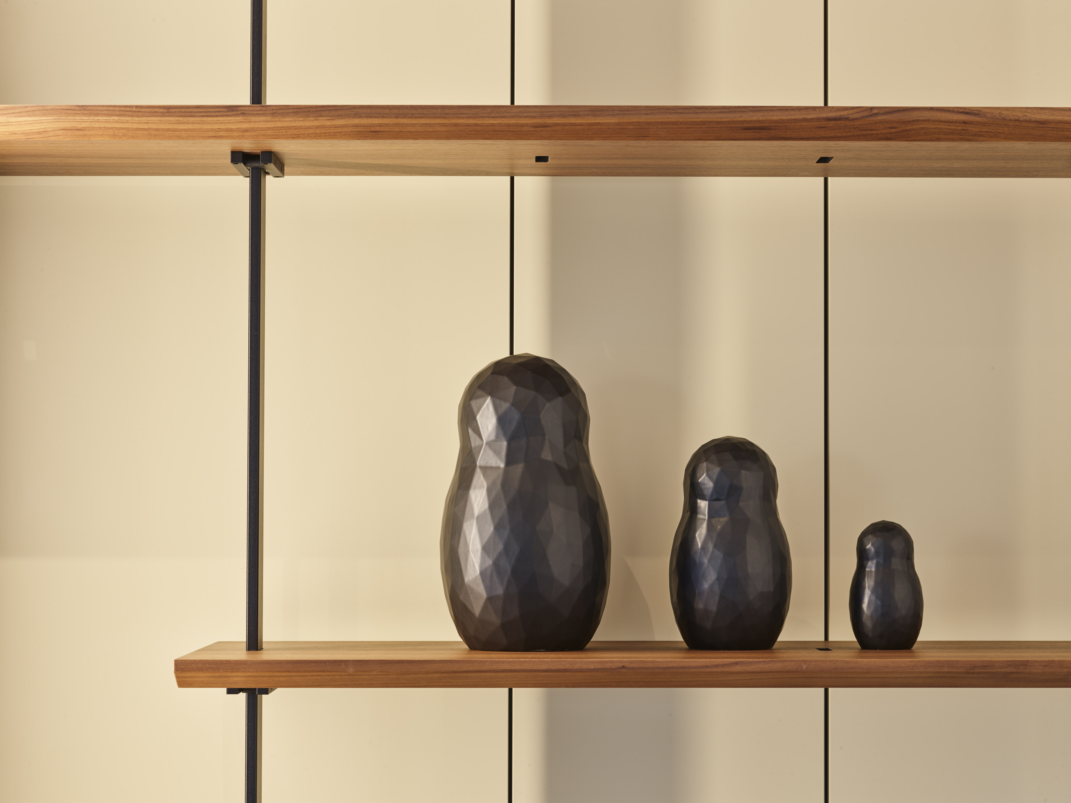 Matroesjka — faceted indigo vessel
